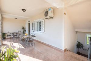 TV a/nebo společenská místnost v ubytování Apartments Konte