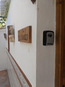 a sign on the side of a wall with a mailbox at Bonita casa con vistas El Chorro in El Chorro