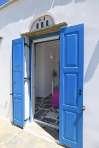 Φωτογραφία από το άλμπουμ του Tinos Traditional Sea Side Villa στον Άγιο Ρομανό