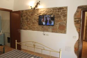TV a/nebo společenská místnost v ubytování Affit Camere Sotto Le Stelle vacanze