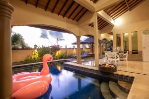 Πισίνα στο ή κοντά στο The Beverly Hills Bali Villas Jimbaran