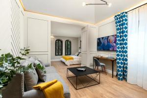 TV a/nebo společenská místnost v ubytování Apartamentos Pedregalejo