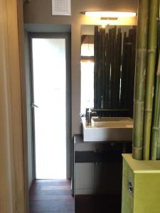Een keuken of kitchenette bij La Jauchelle