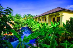 A garden outside Le Jardin d'Angkor Hotel & Resort