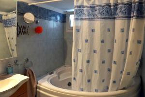 Kúpeľňa v ubytovaní Thesshouse Pefka FK + 21 fotografií