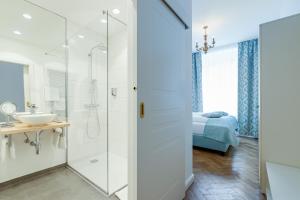 Llit o llits en una habitació de Boutique Hotel Goldenes Lamm Villach