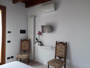 TV a/nebo společenská místnost v ubytování Agriturismo Cascina Lert