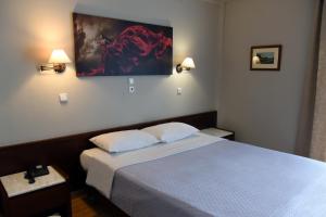 
Ένα ή περισσότερα κρεβάτια σε δωμάτιο στο Ξενοδοχείο Αχίλλειον
