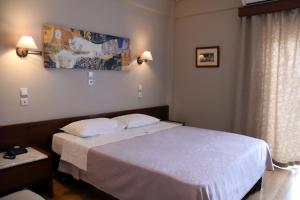 
Ένα ή περισσότερα κρεβάτια σε δωμάτιο στο Ξενοδοχείο Αχίλλειον

