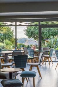 Posezení v ubytování Hôtel Les Agapanthes-Logis Hôtel