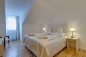 Llit o llits en una habitació de Boutique Hotel Goldenes Lamm Villach