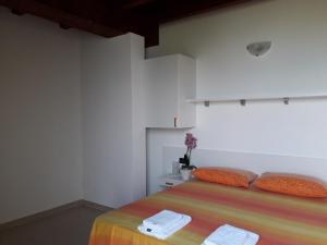 Postel nebo postele na pokoji v ubytování Agriturismo Cascina Lert