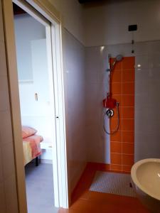 Koupelna v ubytování Agriturismo Cascina Lert