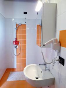 Koupelna v ubytování Agriturismo Cascina Lert