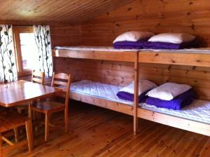 Våningssäng eller våningssängar i ett rum på Lygnareds Camping