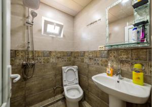 Koupelna v ubytování Tsera House + 37 fotografií