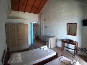 Postel nebo postele na pokoji v ubytování Stoupa Properties Rooms