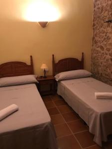 Postel nebo postele na pokoji v ubytování Castillo con piscina en plena Sierra Calderona