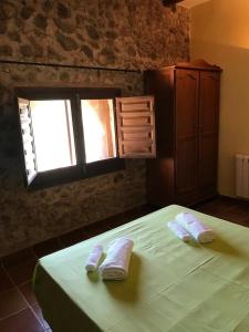 Postel nebo postele na pokoji v ubytování Castillo con piscina en plena Sierra Calderona