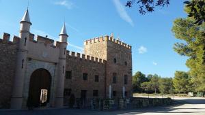 Fotografie z fotogalerie ubytování Castillo con piscina en plena Sierra Calderona v destinaci Segorbe