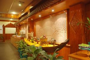 En restaurant eller et spisested på City Angkor Hotel