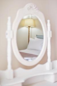 Posteľ alebo postele v izbe v ubytovaní OLIVER SUITES