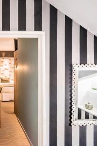 Postel nebo postele na pokoji v ubytování Hôtel Les Agapanthes-Logis Hôtel