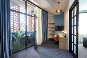 Kuchyň nebo kuchyňský kout v ubytování Graphica Tbilisi Hotel