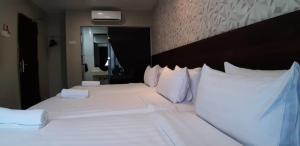 Voodi või voodid majutusasutuse MIICO Hotel @ Mount Austin toas