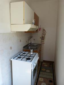A kitchen or kitchenette at Affittacamere Piagge Még 8 kép