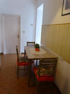 a dining room table with chairs and a plant on it at Affittacamere Piagge in Orvieto +12 photos