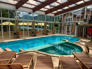 Басейн в Panorama Resort або поблизу