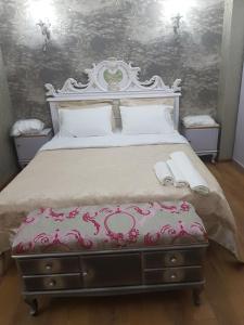 Katil atau katil-katil dalam bilik di Borjomi Classic Hotel