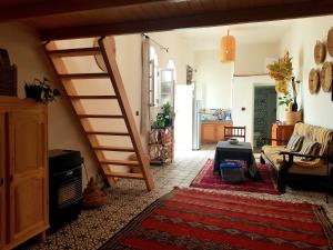 a living room with a wooden ladder in a room at Art studio au bord de la mer in El Jadida