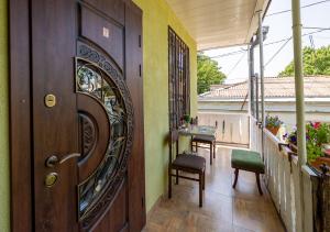 Balkón nebo terasa v ubytování Tsera House