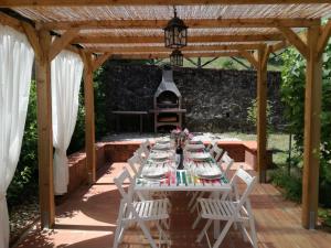 Reštaurácia alebo iné gastronomické zariadenie v ubytovaní Chianti Best House