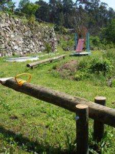 
Um jardim no exterior de Vivenda com piscina e mini golf, Sever do Vouga by MyStay
