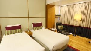 Avari Towers Karachi客房内的一张或多张床位