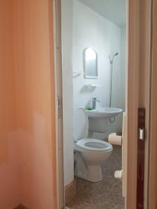 Koupelna v ubytování Kobuleti Egro House