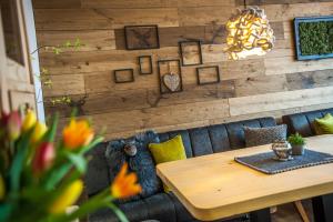 a dining room with a table and a wooden wall at Quality Hosts Arlberg - Lärchenhof in Sankt Anton am Arlberg