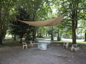 a hammock hanging over a picnic table in a park at Try-Logis in Plerguer