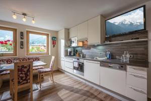 Kuchyň nebo kuchyňský kout v ubytování Ferienwohnung Taschler