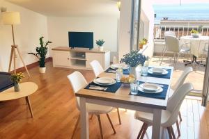 TV a/nebo společenská místnost v ubytování Sea View Apartment Elena