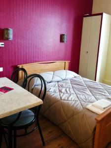 Le Terminus fasthotel soissons centre tesisinde bir odada yatak veya yataklar