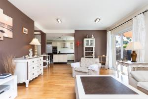 Η κουζίνα ή μικρή κουζίνα στο Dorina - Vivienda vacacional con piscina privada