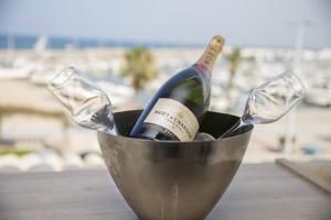 a bucket filled with wine bottles and glasses on a table at Ocean Lounge in Altea