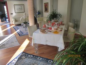Restauracja lub miejsce do jedzenia w obiekcie Casetta delle Rose