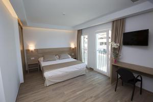 a hotel room with a bed and a television at Ocean Lounge in Altea