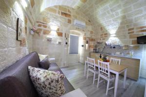 a living room with a couch and a table at 30 METRI QUADRATI in Monopoli