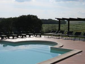 Bazén v ubytování Agriturismo Borgo Del Papa nebo v jeho okolí